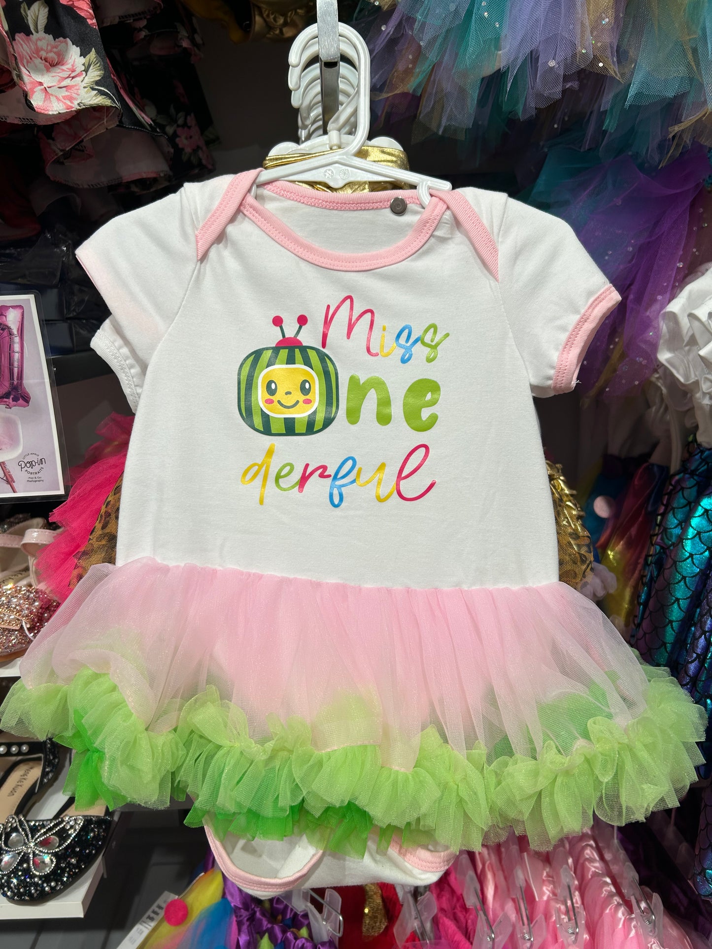 Girl one year old birthday melon Tutu style