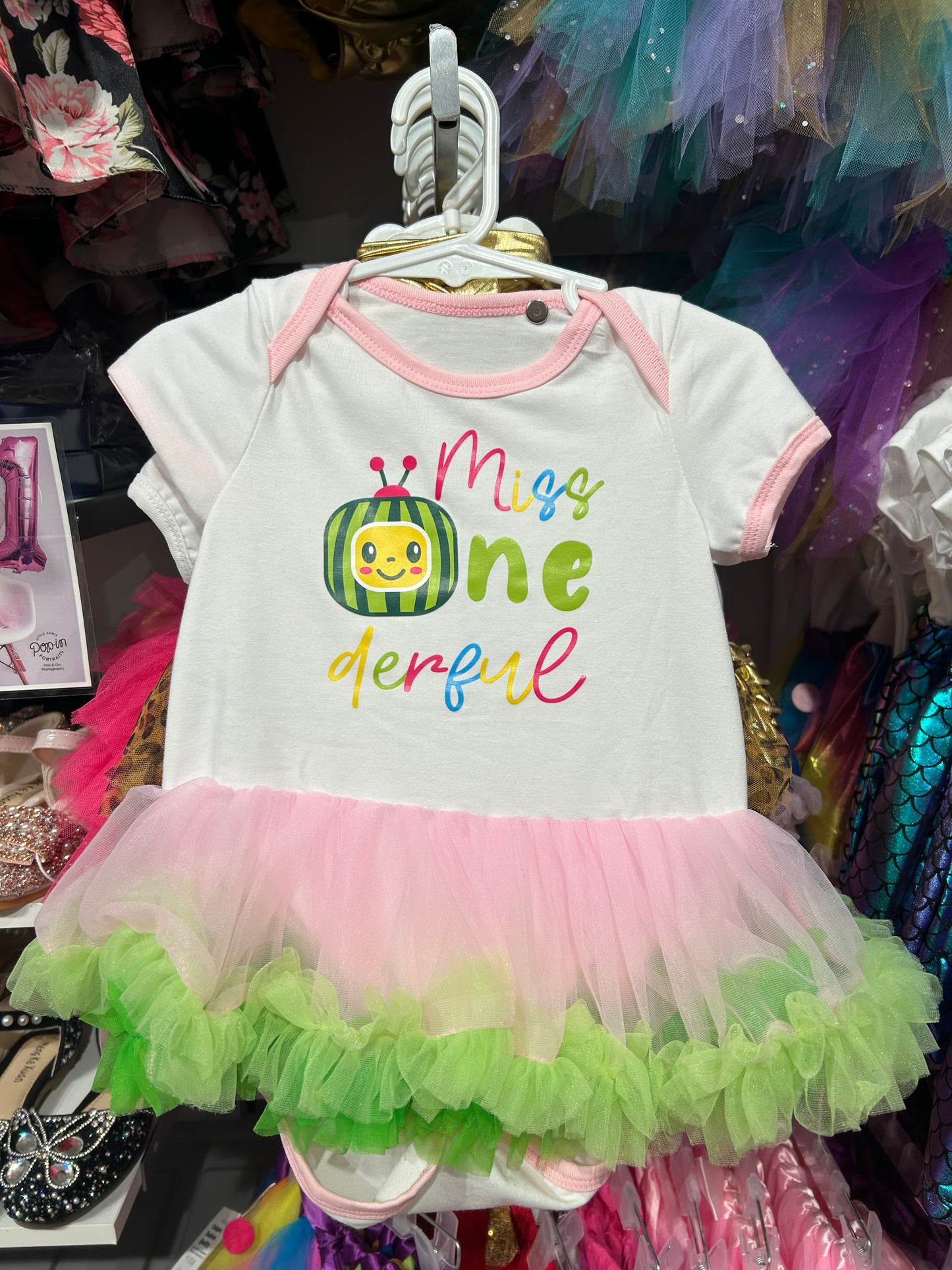 Girl one year old birthday melon Tutu style